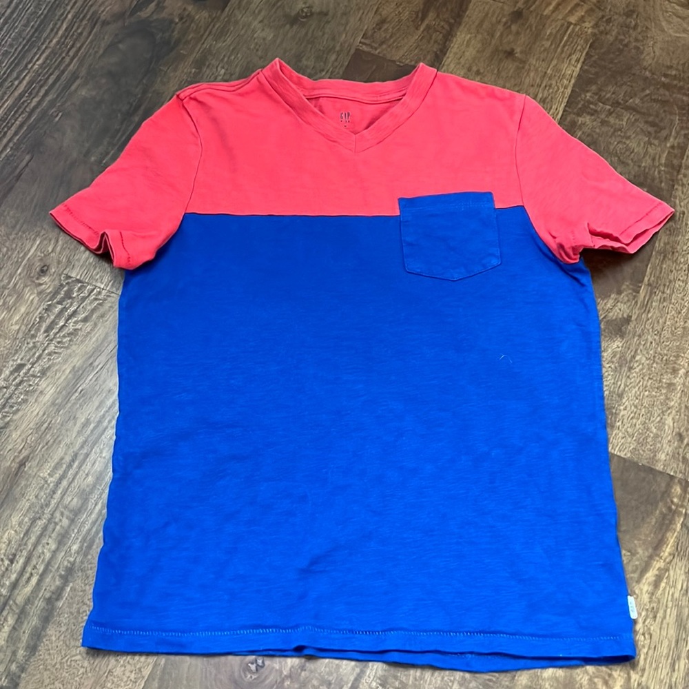 GAP BOYS SHORT SLEEVED TEE. SIZE M